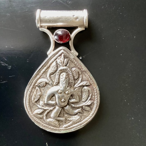 VINTAGE HANDMADE UNIQUE AMULET 3.5 SILVER WITH 8 LARGE RED STONES - GARNET? - Picture 6 of 9